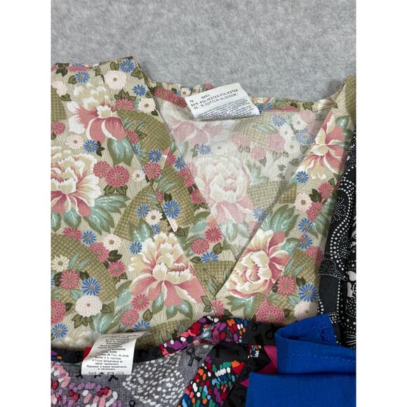 Lot Of 6 Womens Size S Scrub Tops Printed - Picture 7 of 7